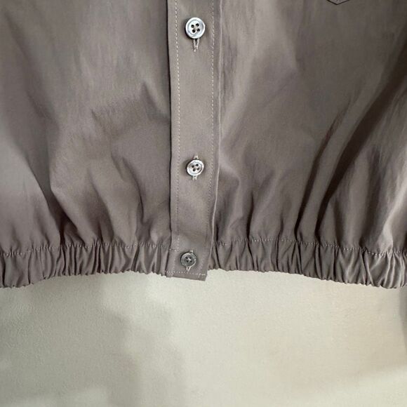 Athlete polyester cropped button up in clay color size small - Picture 5 of 7